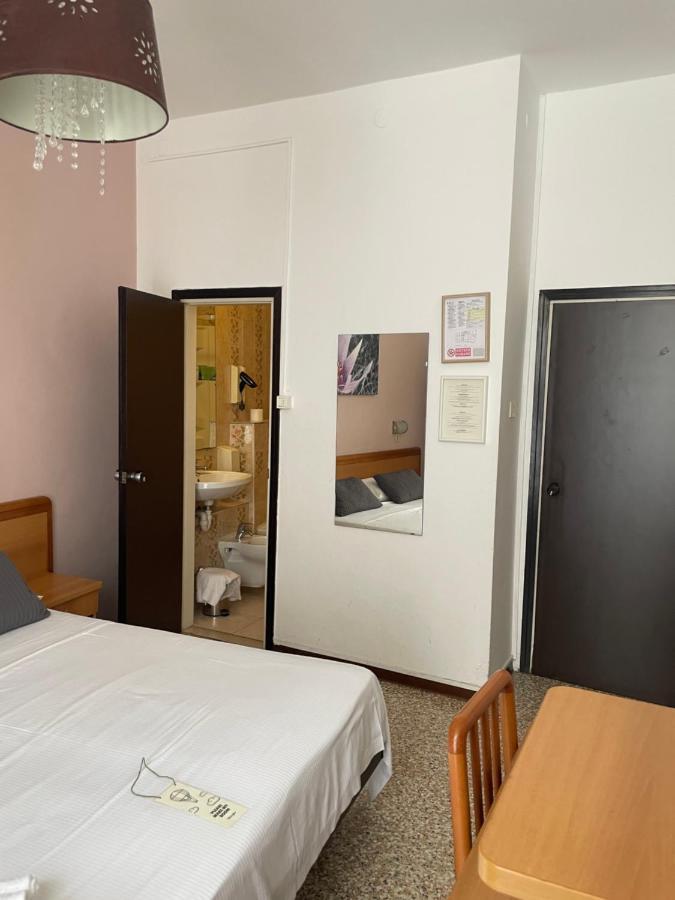 Hotel Cappello Чезена Екстериор снимка